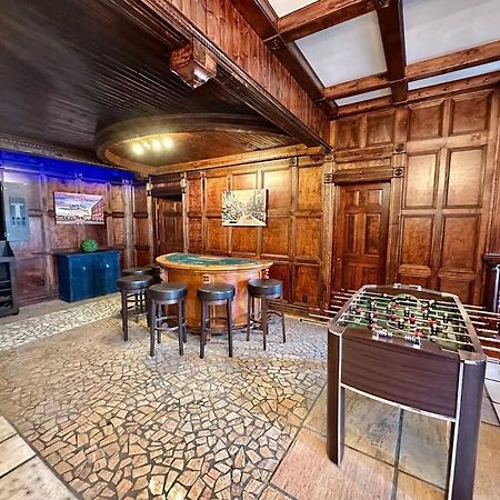 5 Bedroom Estate Near Casino And Downtown ブリストル エクステリア 写真