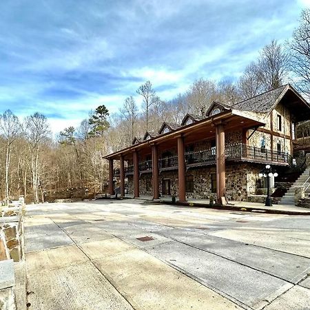 5 Bedroom Estate Near Casino And Downtown ブリストル エクステリア 写真