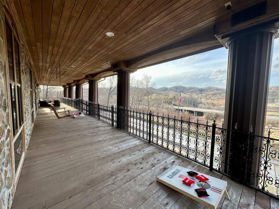 5 Bedroom Estate Near Casino And Downtown ブリストル エクステリア 写真