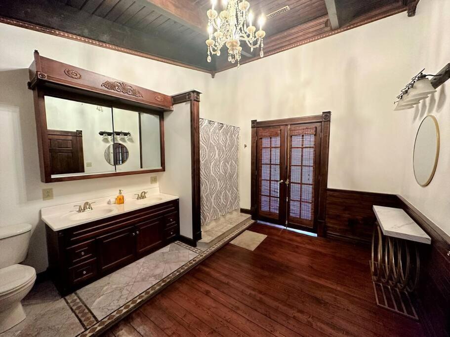 5 Bedroom Estate Near Casino And Downtown ブリストル エクステリア 写真