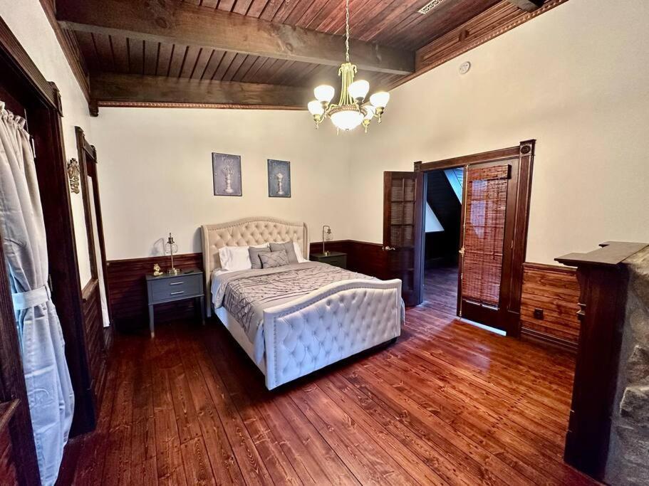 5 Bedroom Estate Near Casino And Downtown ブリストル エクステリア 写真