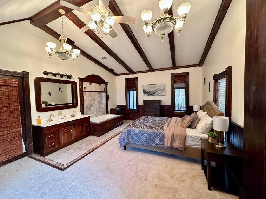 5 Bedroom Estate Near Casino And Downtown ブリストル エクステリア 写真