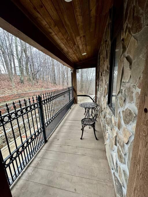 5 Bedroom Estate Near Casino And Downtown ブリストル エクステリア 写真
