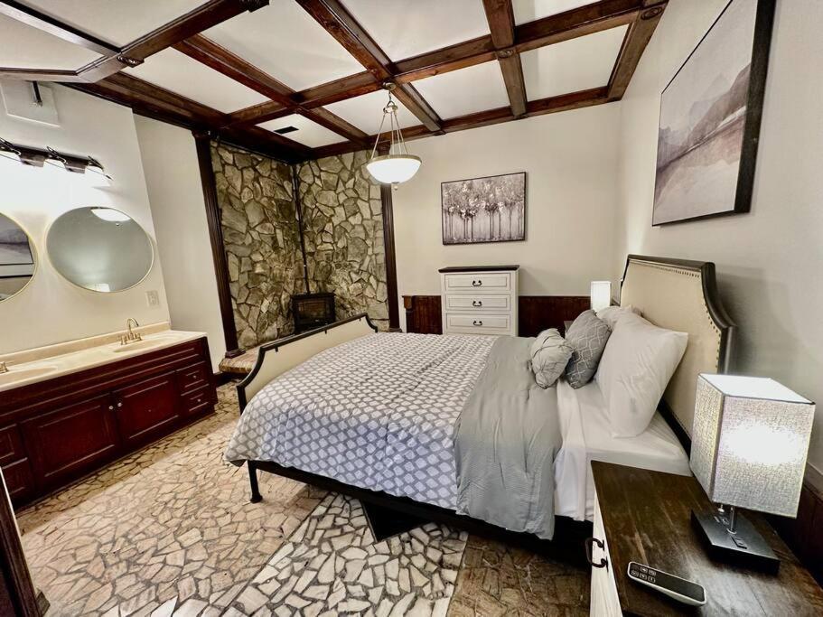 5 Bedroom Estate Near Casino And Downtown ブリストル エクステリア 写真